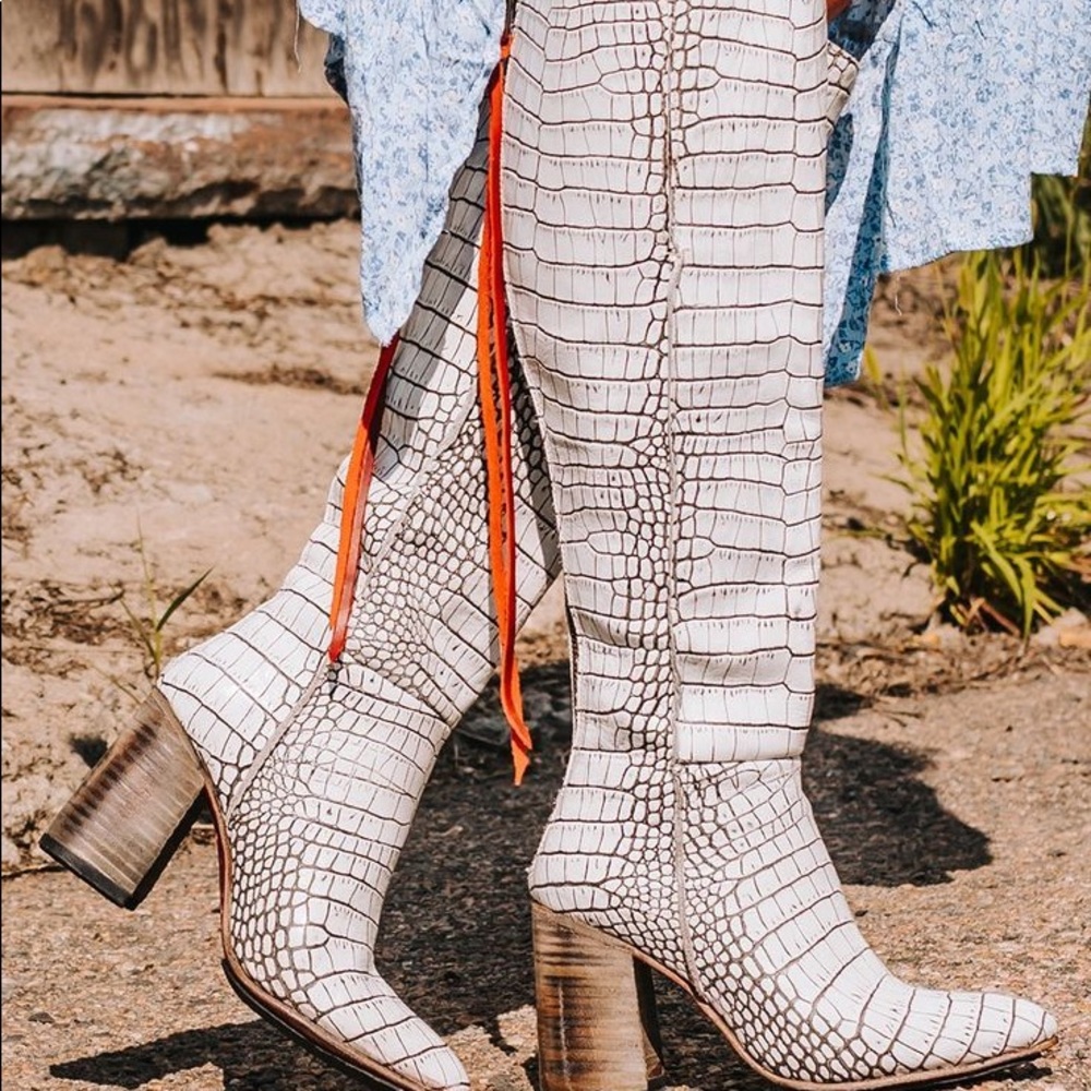 Freebird by Steven jasper 6 new white croco sold out